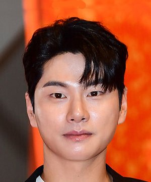 Lee Yi Kyung